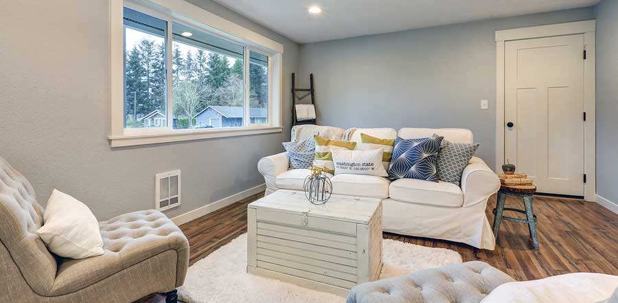 Slipcovered furniture in livingroom